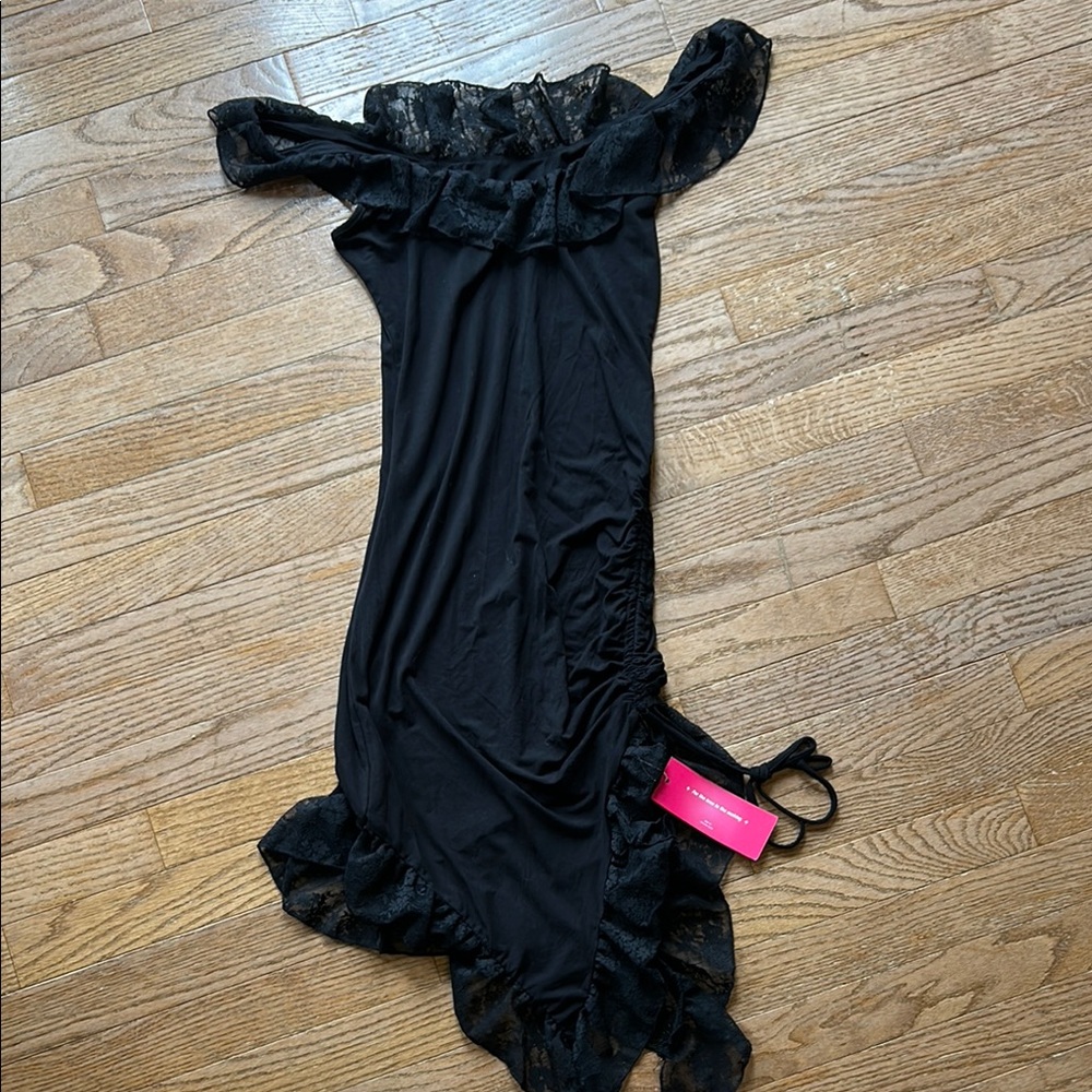 Women’s dress size small. New with tags